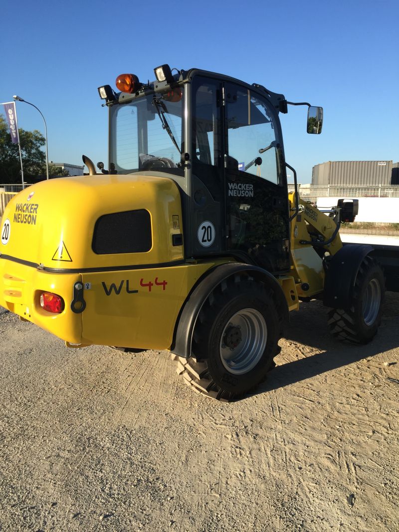 à louer chargeuse articulée 800l Wacker Neuson